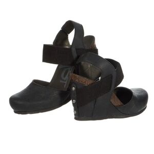 OTBT Rexburg Stylish Black Leather Wedge Pump